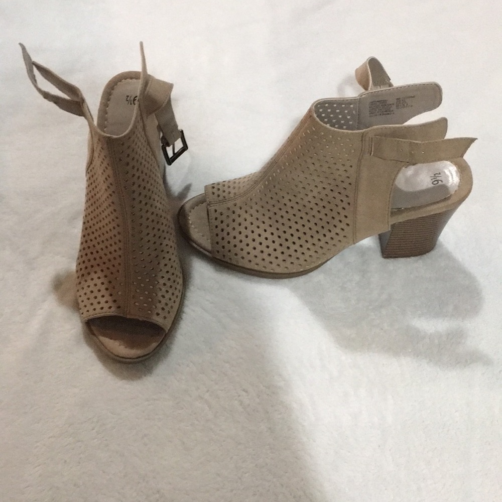 Light tan booties - Picture 2 of 5